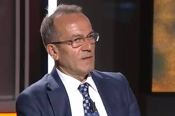 NE KADAR OLDU? (@ne_kadaroldutr) on Twitter photo Şaban Sevinç:
"Görüntüdeki valizler içinde sinyal bozucu jammerlar var.
Görevliler Ekrem başkanın her gittiği yere bunları götürüp kuruyor. Rutin bir güvenlik uygulaması."
Her gittikleri yerde kameraları da bantlıyorlar mı??? <a href="/sabansevinc2/">Şaban Sevinç</a> Şaban Sevinç:
"Görüntüdeki valizler içinde sinyal bozucu jammerlar var.
Görevliler Ekrem başkanın her gittiği yere bunları götürüp kuruyor. Rutin bir güvenlik uygulaması."
Her gittikleri yerde kameraları da bantlıyorlar mı??? <a href="/sabansevinc2/">Şaban Sevinç</a>