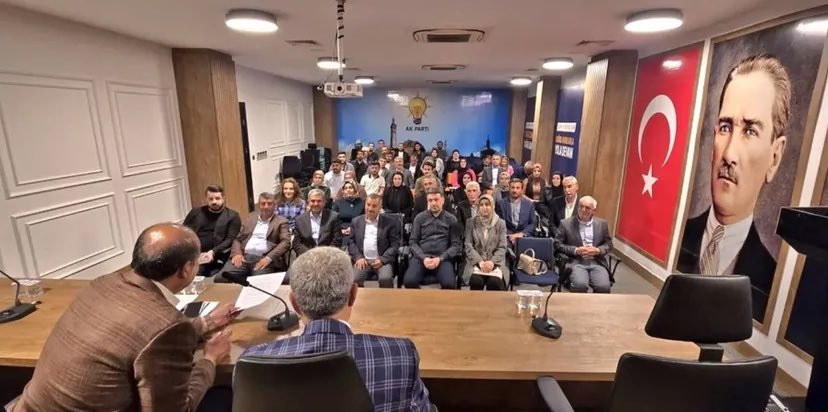 akergani2's tweet photo. İl Bşk Sn.@omer_iler ve İl Teşkilat Bşk Sn.Mehmet Dilek Başkanlığında Gerçekleştirilen, 17 İlçe Üç Kademe Teşkilat Başkanlarımızın İştirak Ettiği İstişare Toplantısına Ergani İlçe K.K. Teşkilat Başk Sibel Yılmaz Katılım Sağladı.

@mehmetsaityaz
@GalipEnsarioglu
@serdalkaradass https://t.co/DRJjRVfqMC