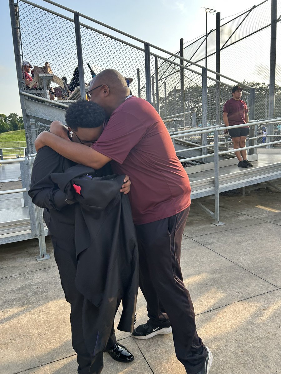 RodneyLemons1's tweet photo. Proud DAD moment as my son came to see me before he went to the prom. #Lemonhead https://t.co/NZ3qvDh6l5