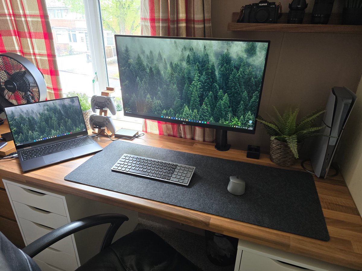 I'm really pleased with my desk setup. Got myself a new desk mat. It looks great and is a lot bigger than my old one.