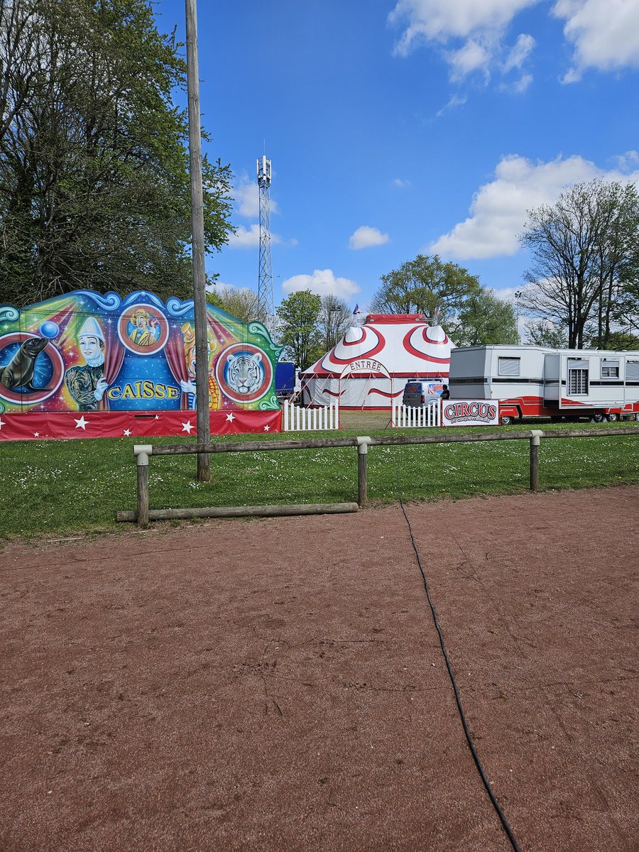 02_nadege's tweet photo. 🎪 Un moment magique sous le chapiteau !
Aujourd'hui, les Élus et Collaborateurs Groupama de Vervins, Montcornet et Marle sont ravis d'accueillir leurs sociétaires et prospects pour une journée exceptionnelle au cirque 🤹‍♂️🤡.
Un instant de partage et d’émerveillement ✨ https://t.co/0wNojS02Vm