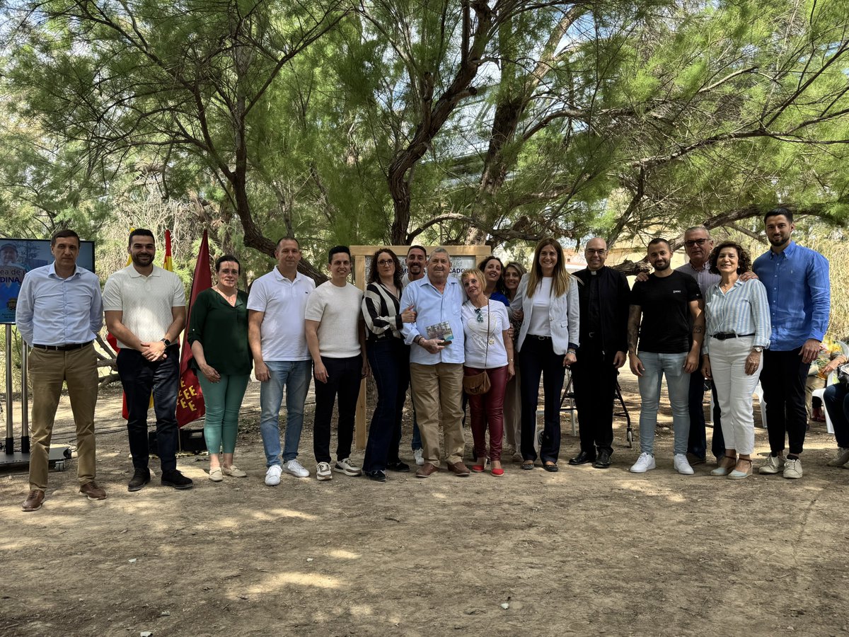 🎣 Hoy nuestro municipio ha rendido homenaje a una figura entrañable y querida por todos: Pascual Medina, “El Pescador” 

🐠 Durante más de 3️⃣0️⃣ años, Pascual ha sido mucho más que el presidente de la Sociedad de Pesca Deportiva de Archena: ha sido el alma de la pesca en nuestro