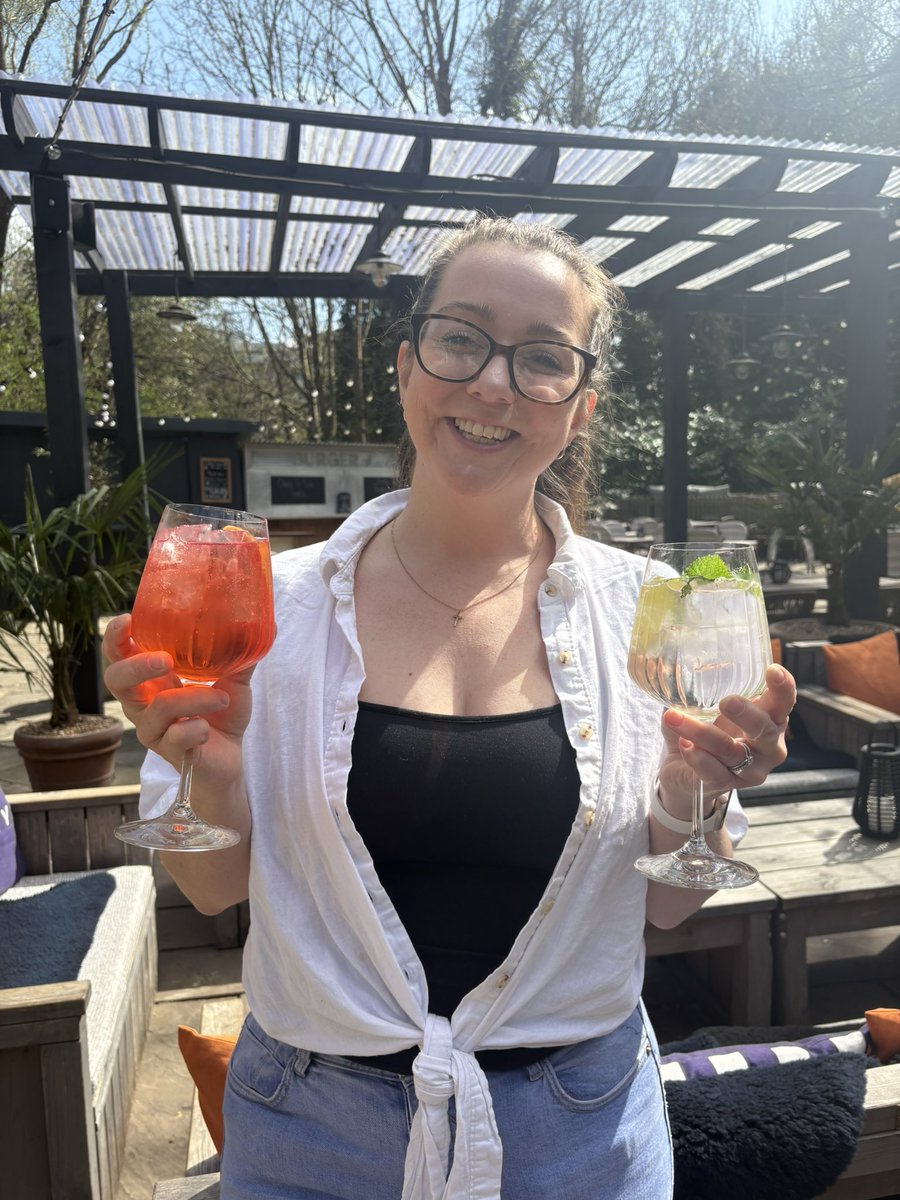 thebickleyarms's tweet photo. The sun is shining and the garden is calling βοΈ
Join us for a Spritz or 2 and grab a tasty burger from our burger shack. Is there a better way to spend a sunny Saturday afternoon?!
#youngs #youngspubs #spritz #spritzseason #summer #summerspritz #burgershack #youngsburgershack https://t.co/vvkoOpYkUU