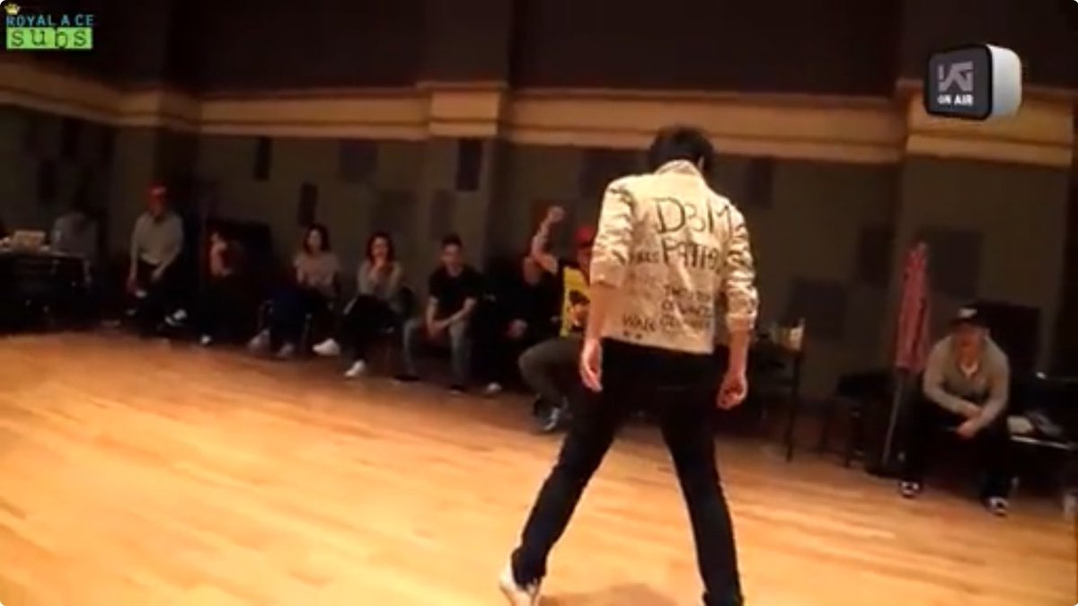 seung_vip's tweet photo. スンリ1人で踊らせて1人だけにっこにこ大盛り上がりジヨンさん。 https://t.co/12YmC122ca