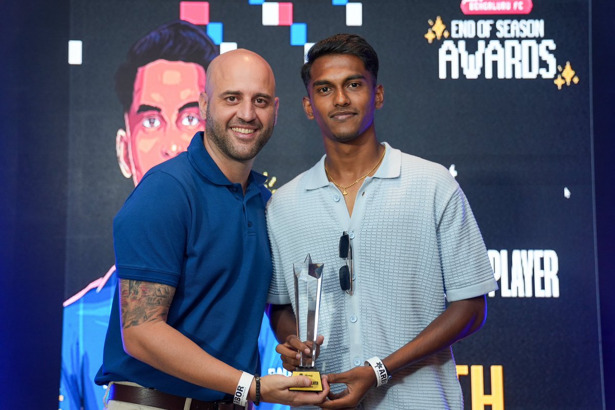 bengalurufc's tweet photo. The youngest player to score a goal on #ISL debut, ಹೆಮ್ಮೆಯ ಹುಡುಗ Vinith Venkatesh! 🟡🔴

#WeAreBFC #EndOfSeasonAwards #ನೀಲಿಎಂದೆಂದಿಗೂ https://t.co/yIe0ORRsW4