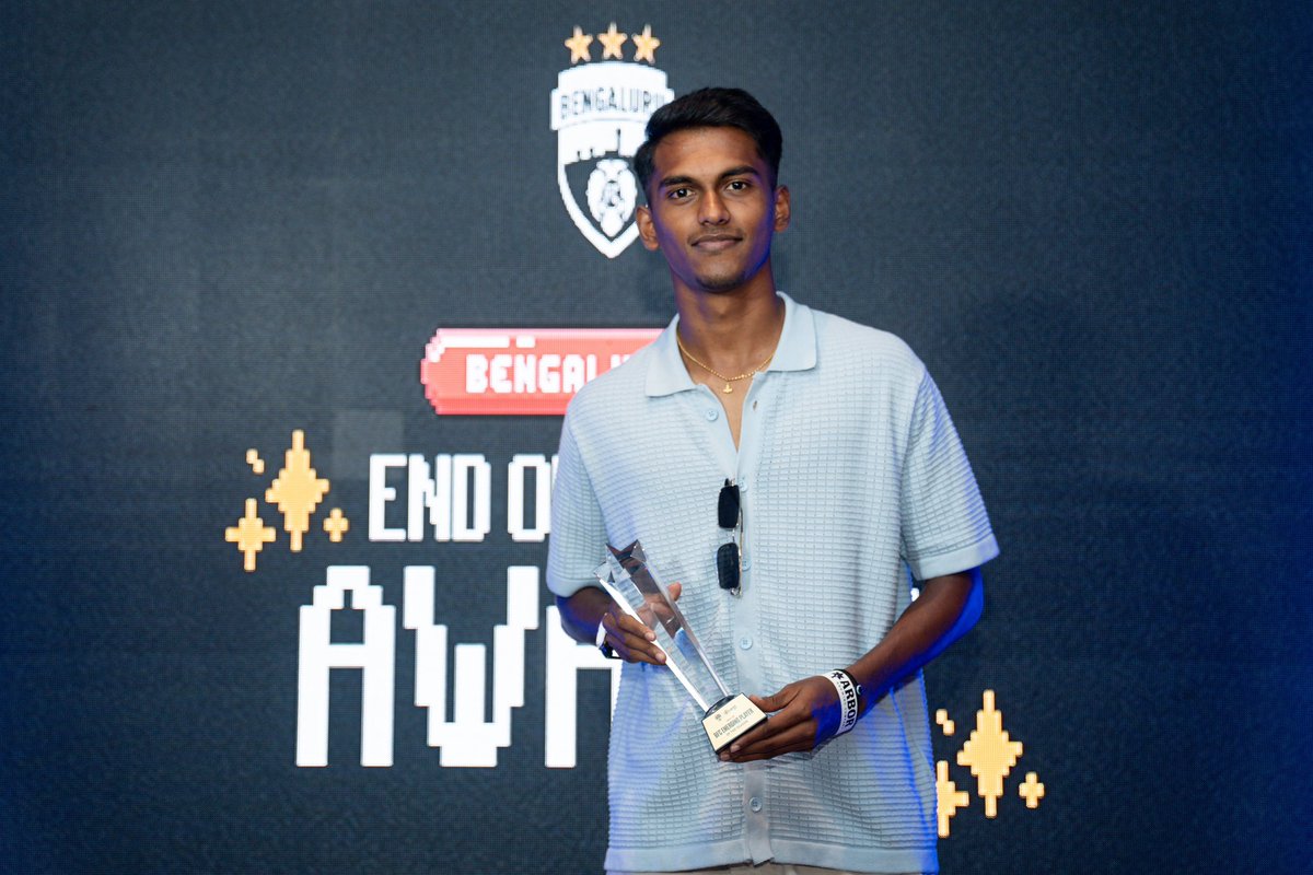 bengalurufc's tweet photo. The youngest player to score a goal on #ISL debut, ಹೆಮ್ಮೆಯ ಹುಡುಗ Vinith Venkatesh! 🟡🔴

#WeAreBFC #EndOfSeasonAwards #ನೀಲಿಎಂದೆಂದಿಗೂ https://t.co/yIe0ORRsW4