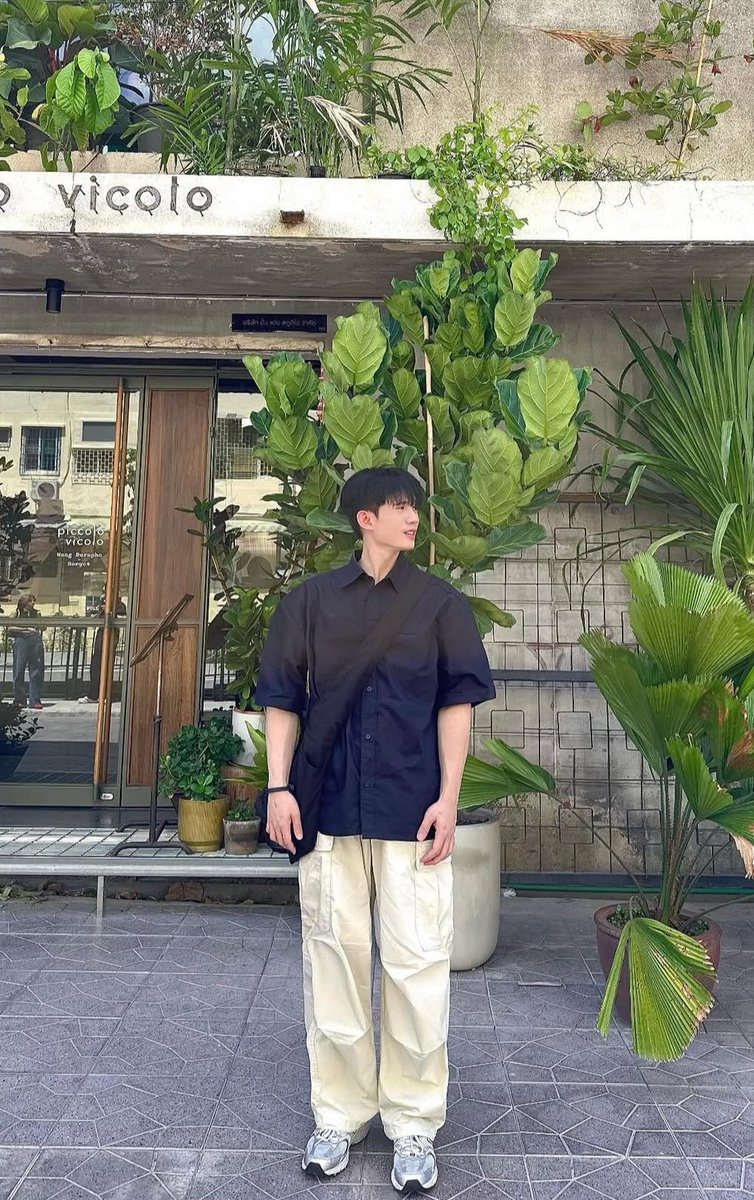 Lòng anh nhớ đến em 
Cả trong mơ còn nắc 🤣