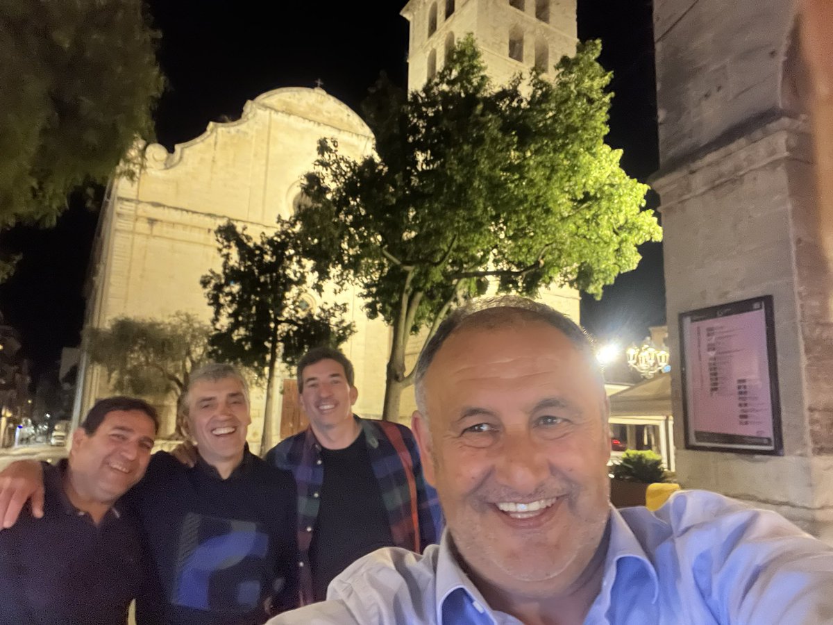 No son traidores ni se esconden para dar ordenes, son personas de gran integridad y buenos amigos míos."