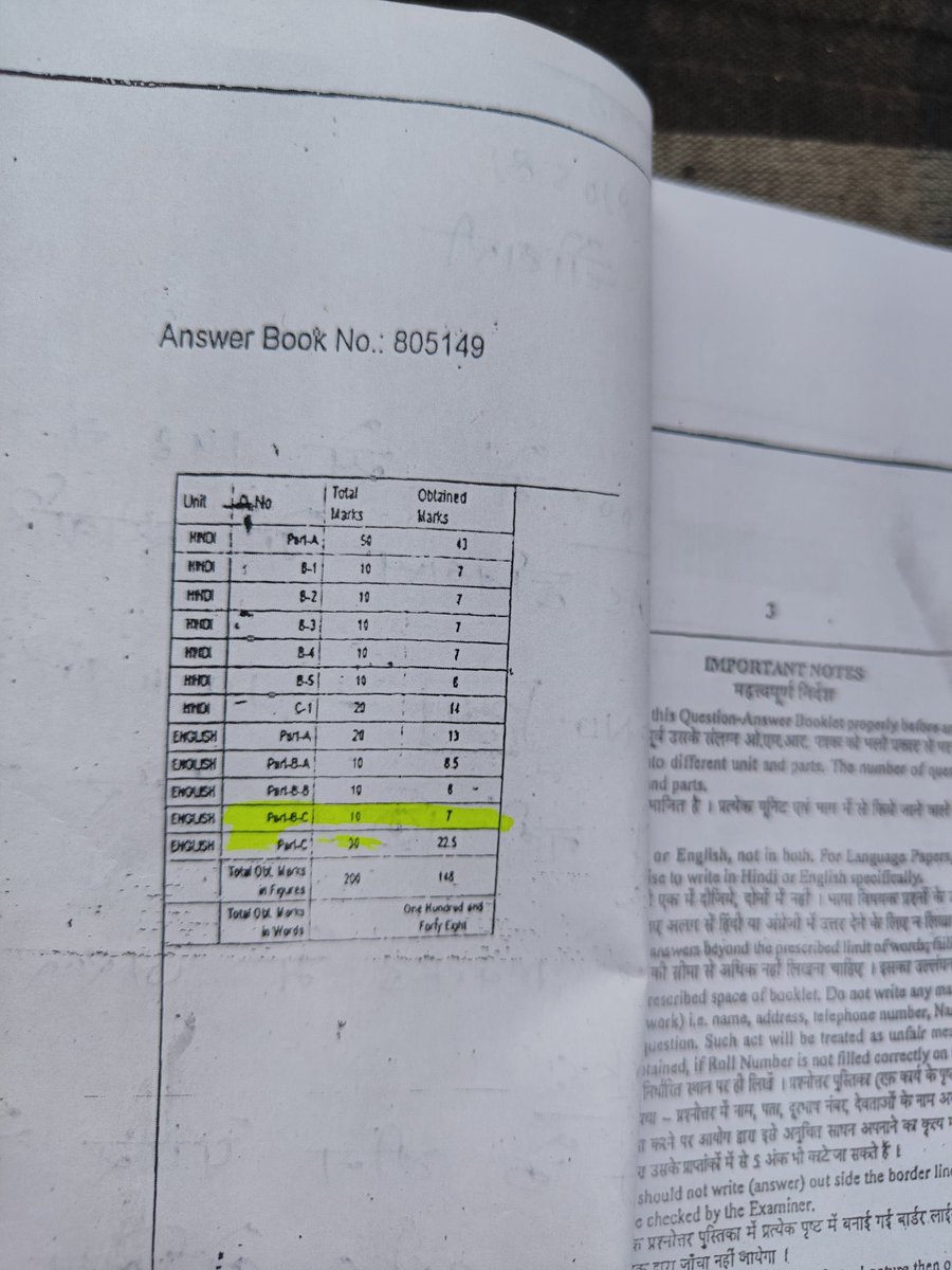 JituSir_29's tweet photo. #RAS2018 
इस भर्ती के मेन्स के पेपर लिखे जाने उसकी कॉपी चेक होने में एक लंबा वक्त लगा 

जिस दौरान ऐसी बहुत सी कॉपी मिलेगी जहाँ कॉपी चेक करने वाले ने बिना कुछ लिखे ही अभ्यर्थी पर कृपा दृष्टि बना दी 
साथ ही बहुत सी कॉपी की अगर जाँच हो तो पाएंगे बहुत से सेलेक्ट होने वालो इतनी एक्यूरेसी से लिखा है जो शायद एग्जाम के बाद लिखा गया हो 

RAS2018 में मेन्स और इंटरव्यू की अनियमितता जगज़ाहिर है 

क्या सरकार इस भर्ती की जाँच करा पायेगी ?