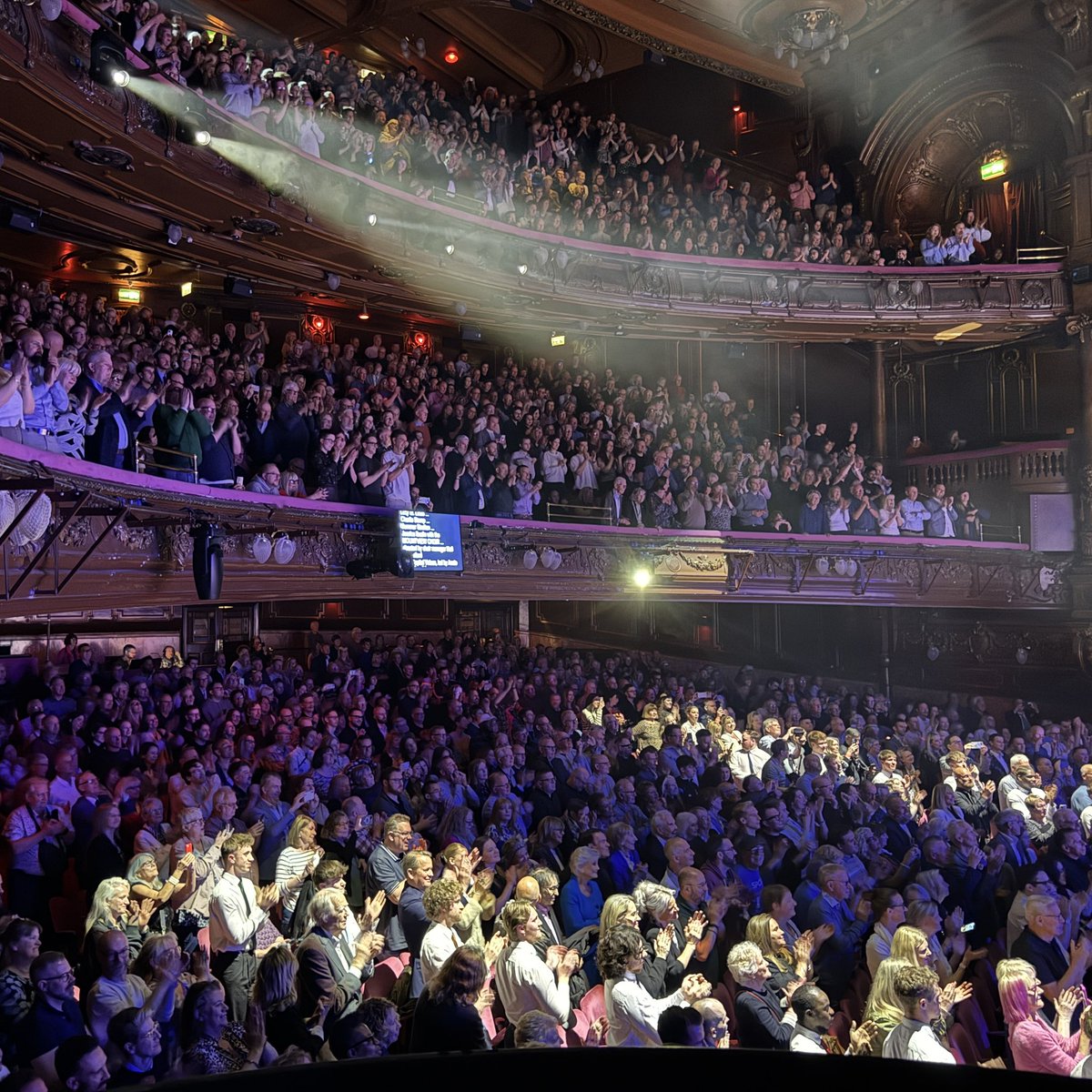 Elaine Paige (@elaine_paige) on Twitter photo A huge thank you to everyone on stage, on screen & in the audience last night at <a href="/LondonPalladium/">The London Palladium</a> celebrating my 60 years in show business all thanks to <a href="/BBCRadio2/">BBC Radio 2</a> (see elainepaigeofficial on Instagram for full line up) A huge thank you to everyone on stage, on screen & in the audience last night at <a href="/LondonPalladium/">The London Palladium</a> celebrating my 60 years in show business all thanks to <a href="/BBCRadio2/">BBC Radio 2</a> (see elainepaigeofficial on Instagram for full line up)