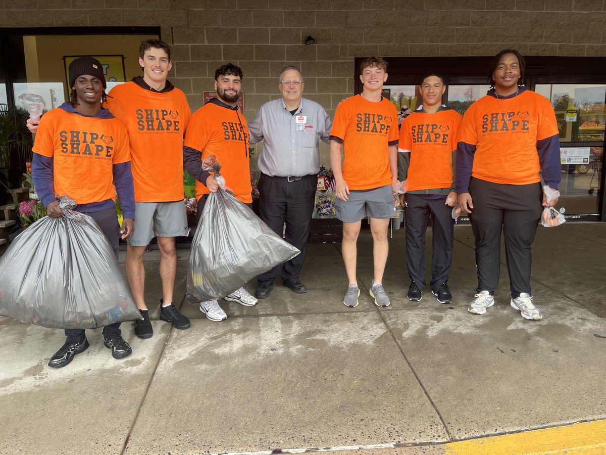 ShipFootball's tweet image. Taking care of the community that takes care of us… #ShipShape @ShipURaiders