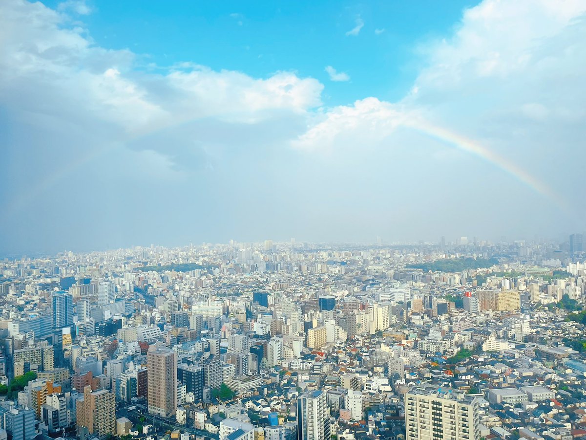 ShoIor_meat's tweet image. Looka da perfect rainbow I shot outside my apartment today!