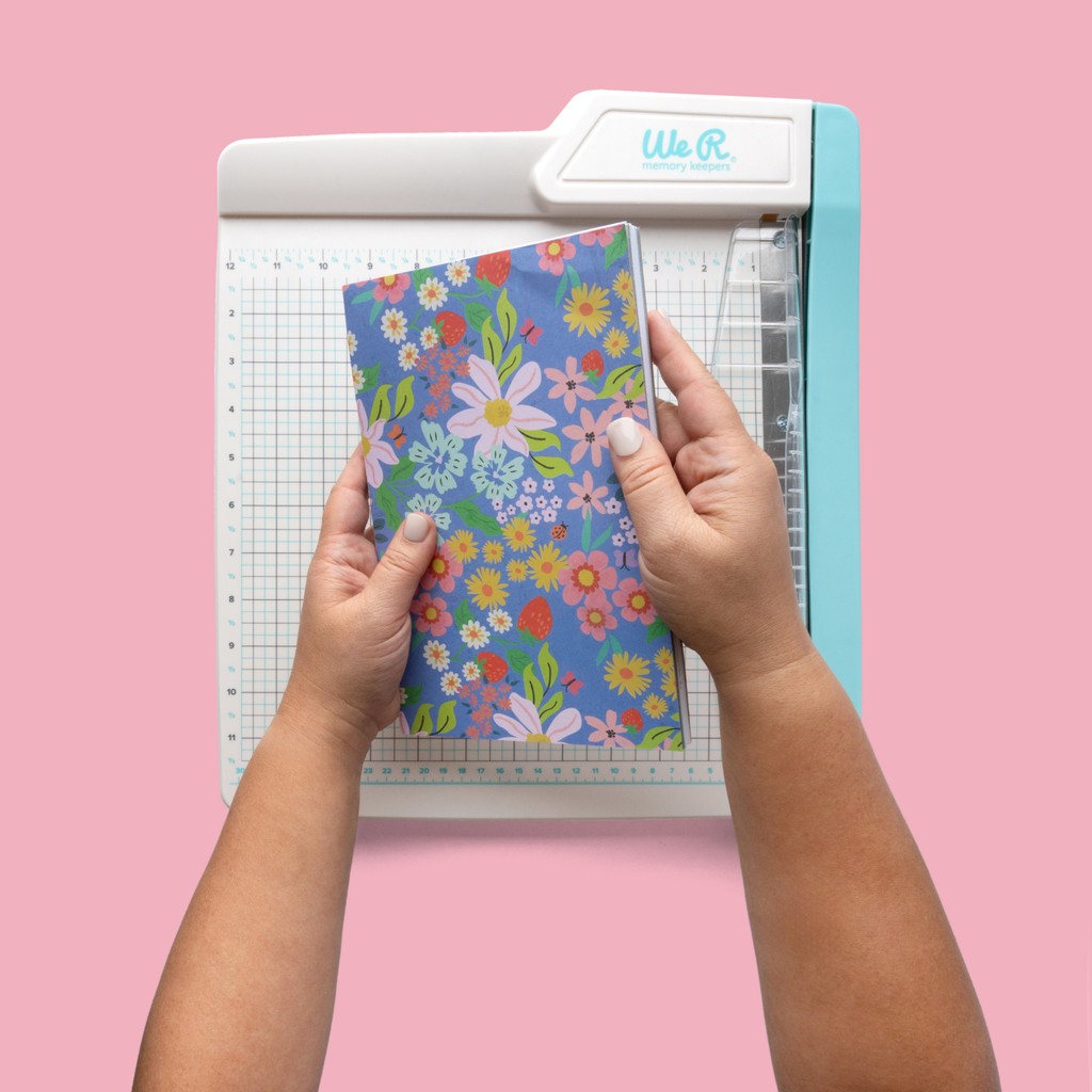wermemorykeeper's tweet photo. The Guillotine Trimmer really does cut like butter! 🧈💗⁠ 
⁠
#trimmer #papertrimmer #papercrafts #wermakers
🔗 https://t.co/zoCVzL1aou https://t.co/qZGfBASZt6