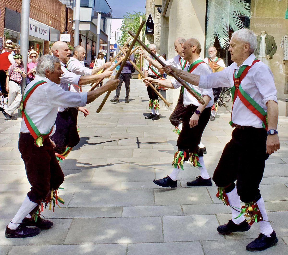 Morris Mania! 🧦🔔 Are you a fan of the traditional English Dance? 

🌞 Colchester Morris's summer programme begins next Friday in Rowhedge before they embark on a near-weekly tour of local watering holes &amp; events, putting on a fantastic free show of this time-honoured tradition!