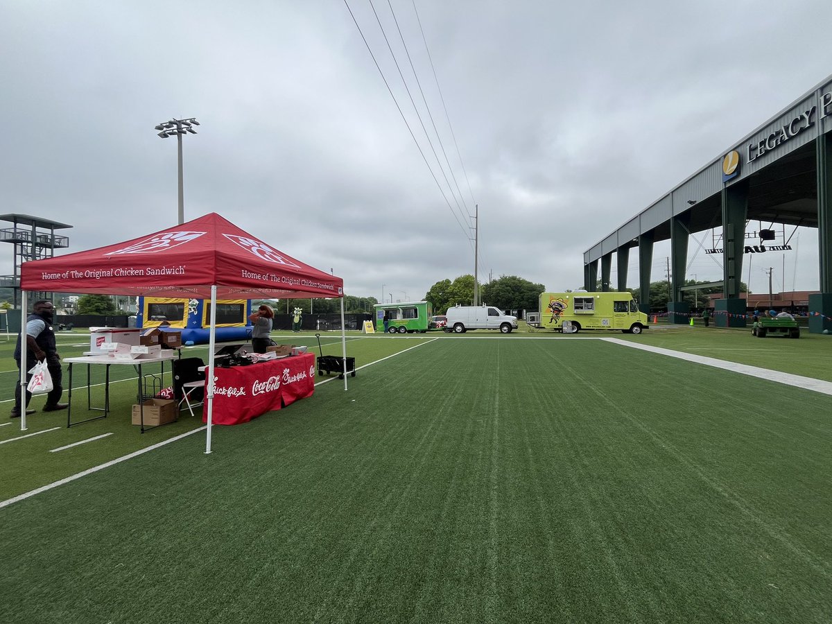 UAB Athletics (@uab_athletics) on Twitter photo Spring Showcase gates are open!
10-10:45 am > meet & greet with <a href="/UAB_FB/">UAB Football</a>
11 am > scrimmage starts
#WinAsOne ๐ Spring Showcase gates are open!
10-10:45 am > meet & greet with <a href="/UAB_FB/">UAB Football</a>
11 am > scrimmage starts
#WinAsOne ๐