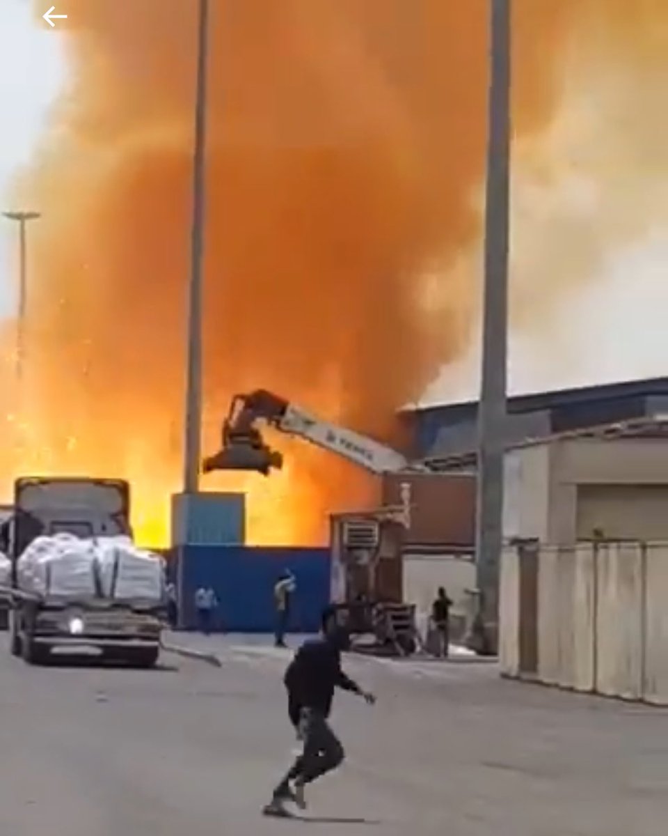 Plus24News's tweet photo. 4 Killed, 500 Injured In Massive Explosion At Iran's Most Advanced Port

#IranExplosion #iran https://t.co/FkoFPJLH47