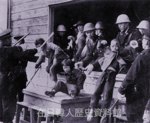 un18urakawa's tweet image. 4月23日②：（拉致特別委員会）朝鮮高校の無償化からの排除と拉致問題
・・・・・・・・
　4月23日午後は、14時20分～約10分、拉致特別委員会で、朝鮮高校への無償化差別と拉致問題をテーマに質疑を行いました。…