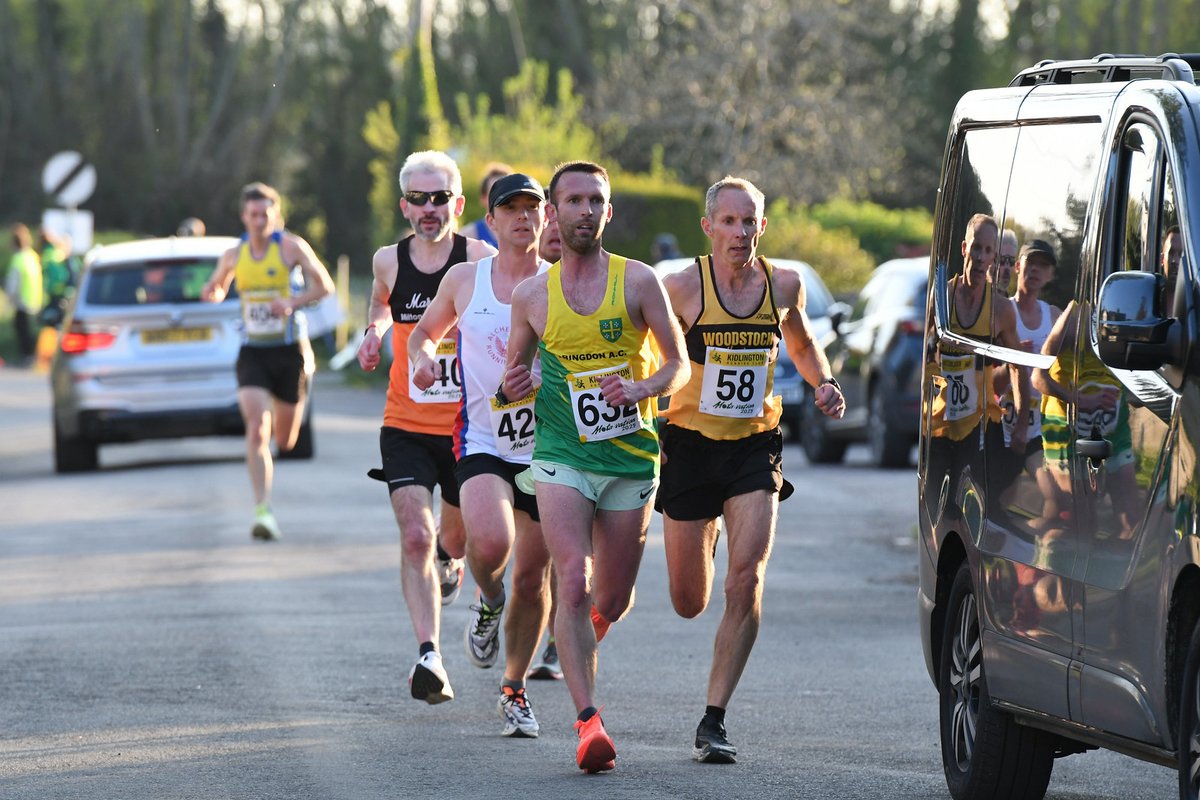 Cameron___W's tweet image. Thursday saw race 1 of the Kidlington Mota-vation Series in Charlton on Otmoor. 5.2miles in great conditions. 45 second course pb going through 5 mile in 27.00 which would be another best for me. Looking forward to some summer racing 💪🏃‍♂️ pics @AbingdonAC
