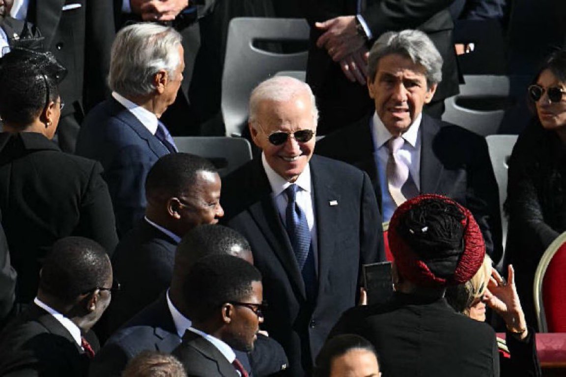 LucasSa56947288's tweet photo. I miss Joe Biden as President.

Who else misses him as President?

🙋🏾‍♂️ https://t.co/NfOjtvsAFG
