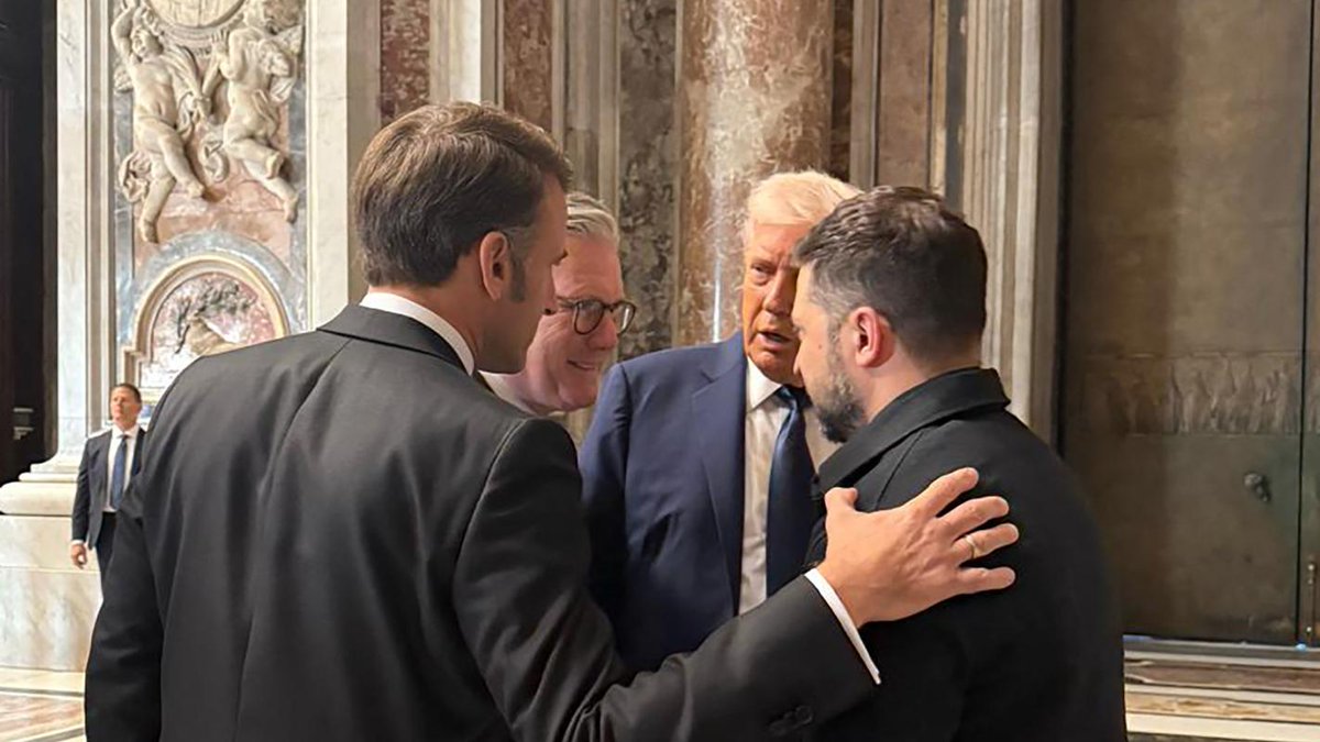 MaldonadoCurti's tweet image. ¿Cuándo fue la última vez q un Presidente de Chile asistió al funeral de un Papa? 
¿Y por qué no han asistido las últimas veces, como sí lo hacen otros líderes mundiales, más allá de sus creencias personales, o de países q no son mayoritariamente católicos?
#FuneralPapaFrancisco