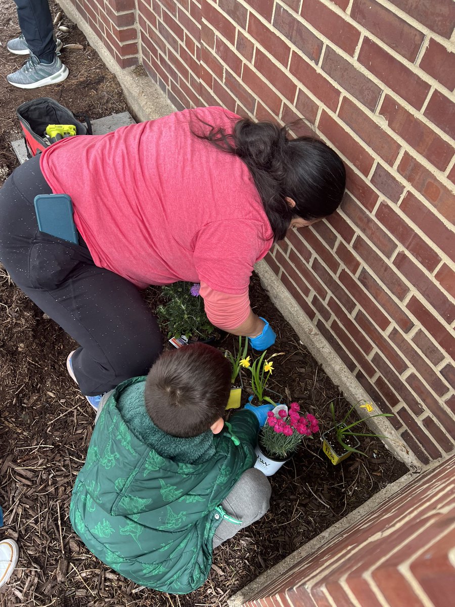 Diona Iacobazzi (@ms_bazz) on Twitter photo Earth Day Improvements for <a href="/PanthersD100/">PershingSchool</a> & <a href="/BerwynSouth100/">Berwyn South District 100</a> Making some tweaks to our lending library and outdoor reading nook! #teampershing #d100inspires #EarthDay2025 Earth Day Improvements for <a href="/PanthersD100/">PershingSchool</a> & <a href="/BerwynSouth100/">Berwyn South District 100</a> Making some tweaks to our lending library and outdoor reading nook! #teampershing #d100inspires #EarthDay2025