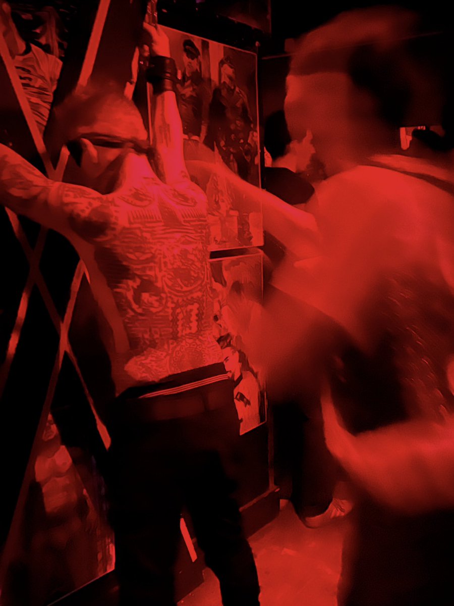 Welp, it’s my turn to get wrecked by @NawatoriBKK at <a href="/theeaglenyc/">The Eagle NYC</a> —send thoughts &amp; lube 🐓⛓️🛐
#impactplay #flogging #singletailing