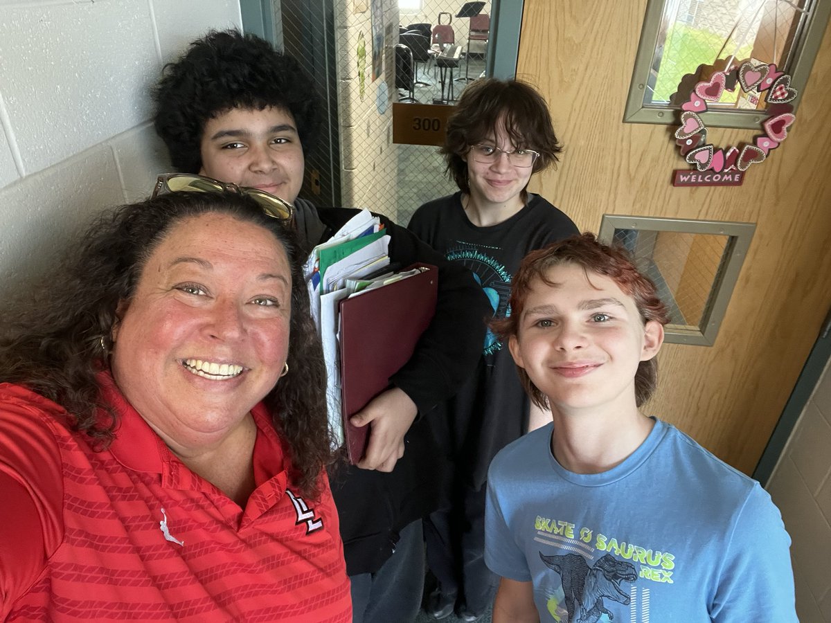 Taking our 5th graders on their tour of LMS and seeing so many former Roosevelt students was THE perfect way to end the week!❤️❤️