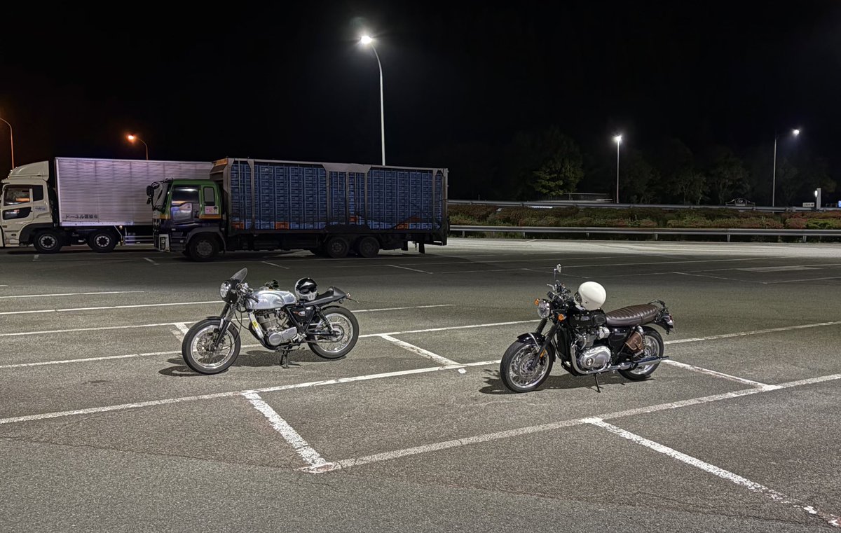 先輩としろくま食べて鳥刺し食べてSAの麺類食べて帰って来た🍧🏍️💨