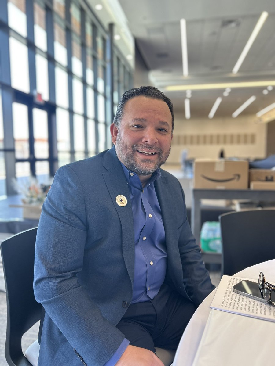 A huge shout-out to Mr. Herrera for doing an amazing job as the emcee for our 2025 #TeamSISD Partners in Education Recognition! His energy, enthusiasm, and smooth delivery helped make the event truly memorable. Thank you!