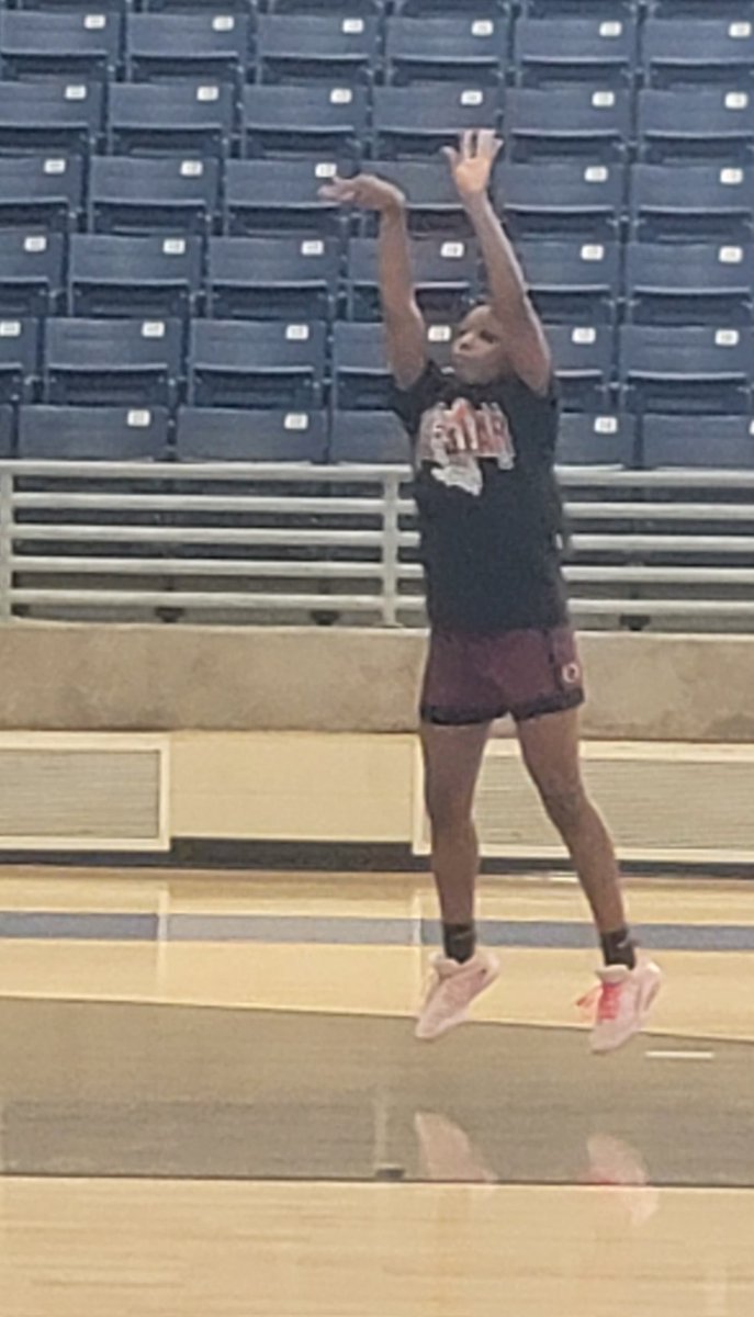 FBISD All-Star Game kicking off in 30min! Check out our Senior Keimoni Davis!❤️🔥🏀