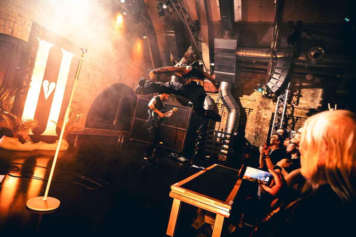 wehavehalflives's tweet photo. Let them burn us, together we will rise up 🔥
First German stop of the Golden Era Tour empowered us so much. Danke schön Berlin 🇩🇪 https://t.co/nJ7YdgPKpq