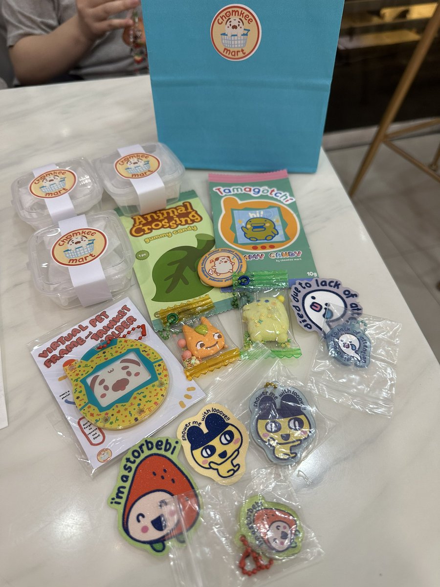 Haul from <a href="/chomkeemart/">Chomkee Mart</a> my personal favorite stall out of all stalls 🤟🏻 got to talk with the artist and she also owns a pug 🥹 I also got a free pin 🫶🏻