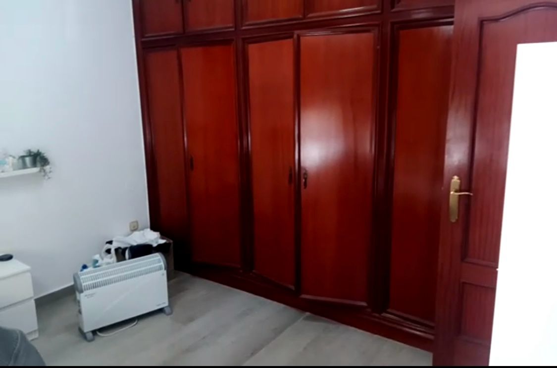 ⚠️SE BUSCA COMPAÑERO DE PISO EN VALENCIA⚠️

-Para entrar en Mayo
-Zona Amistat, sin ruido a 5 minutos del metro
-Habitación matrimonio 380€ + gastos
-A 5 minutos de Mercadona y a 12 andando de la UPV

#alquilervalencia #pisovalencia #upv