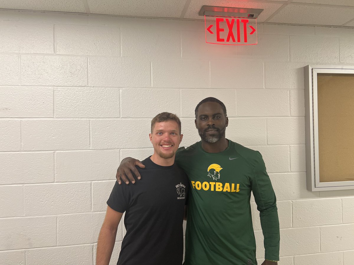 MarcoPeery's tweet image. Praise the Lord!! Excited to say I have signed with @NorfolkStateFB
@T_Woodbury11 @MichaelVick