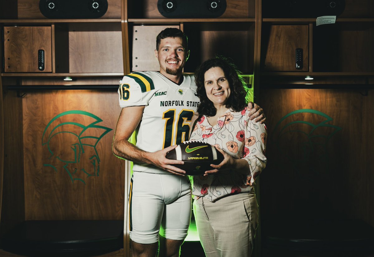 MarcoPeery's tweet image. Praise the Lord!! Excited to say I have signed with @NorfolkStateFB
@T_Woodbury11 @MichaelVick