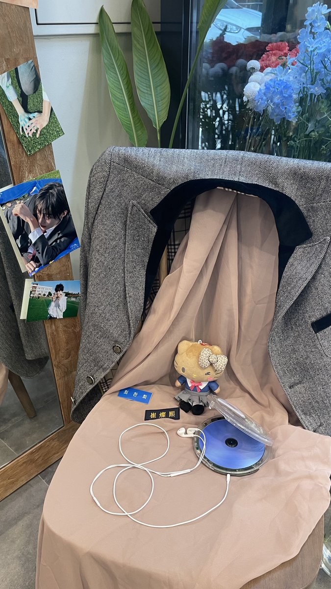 newyarang's tweet photo. 찬희야 생일 축하해 🤍
차니를 닮은 하얀 장미꽃과 💐
예쁘게 꾸며둔공간 덕에 행복했어요🤍🌹🌷

#Petals_For_You
#영원한_소년에게_꽃을 https://t.co/ML9d2OHYou