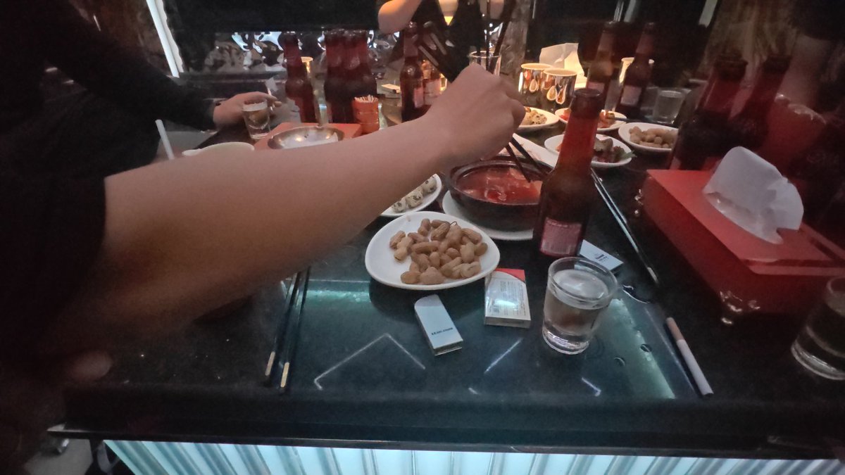 朋友之间聚聚。没有所谓的勾心斗角