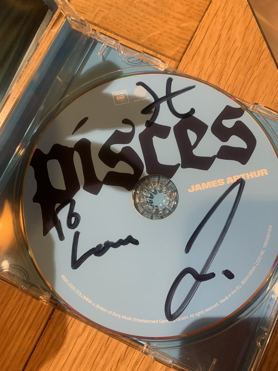 Got to see one of my favourite humans today <a href="/JamesArthur23/">James Arthur</a> always a pleasure  seeing you longing for a JA hug but your health is more important ❤️ another signed cd to add to my collection 🤩#hmv #birmingham #pisces #signing