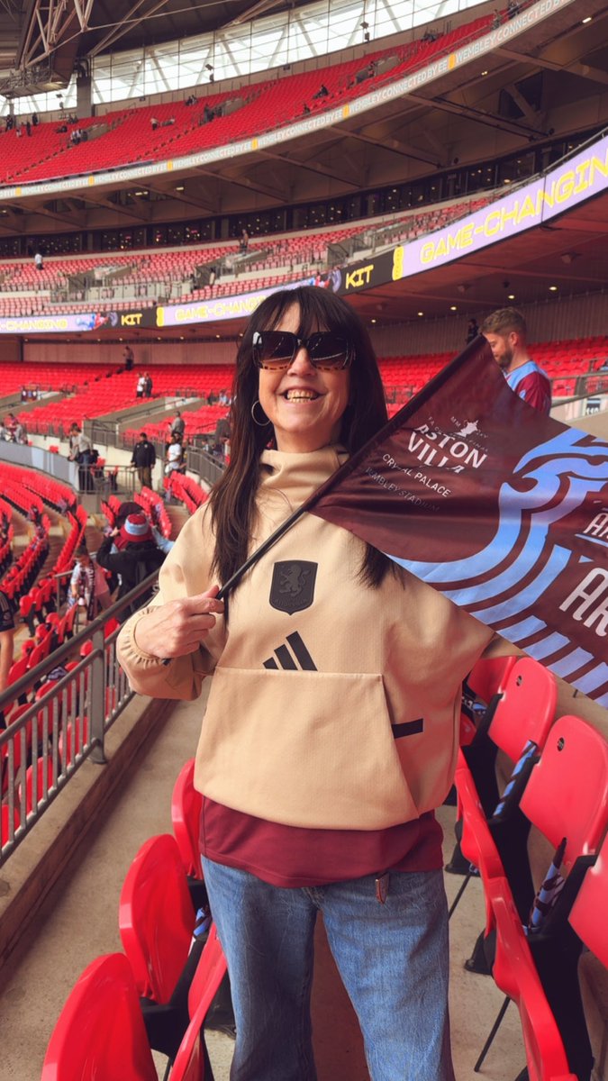 #AVFC #VTID #UTV #EmeritesFACup <a href="/lynxups/">Graham 🦁</a> 
COME ON THE VILLA!!! UTV! 🩷🩵🩷🩵