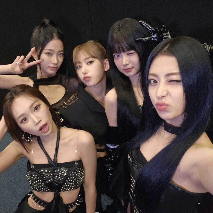 a thread of gfriend feeling super uncomfortable and awkward around le sserafim, because it’s getting more and more obvious… 🧵