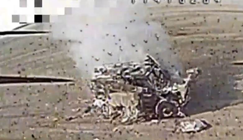 mohamme43370656's tweet image. Russia Burns Ukraine’s U.S.-Made MaxxPro APC Using FPV Drones  

defensemirror.com/news/39362/Rus…

#UkraineWar #RussiaUkraineConflict #MaxxPro #FPVDrone #Donetsk #UAV #MilitaryNews #DroneWarfare #USMilitaryAid #BabaYagaDrone #ChasovYar #ArmoredVehicle #CombatFootage