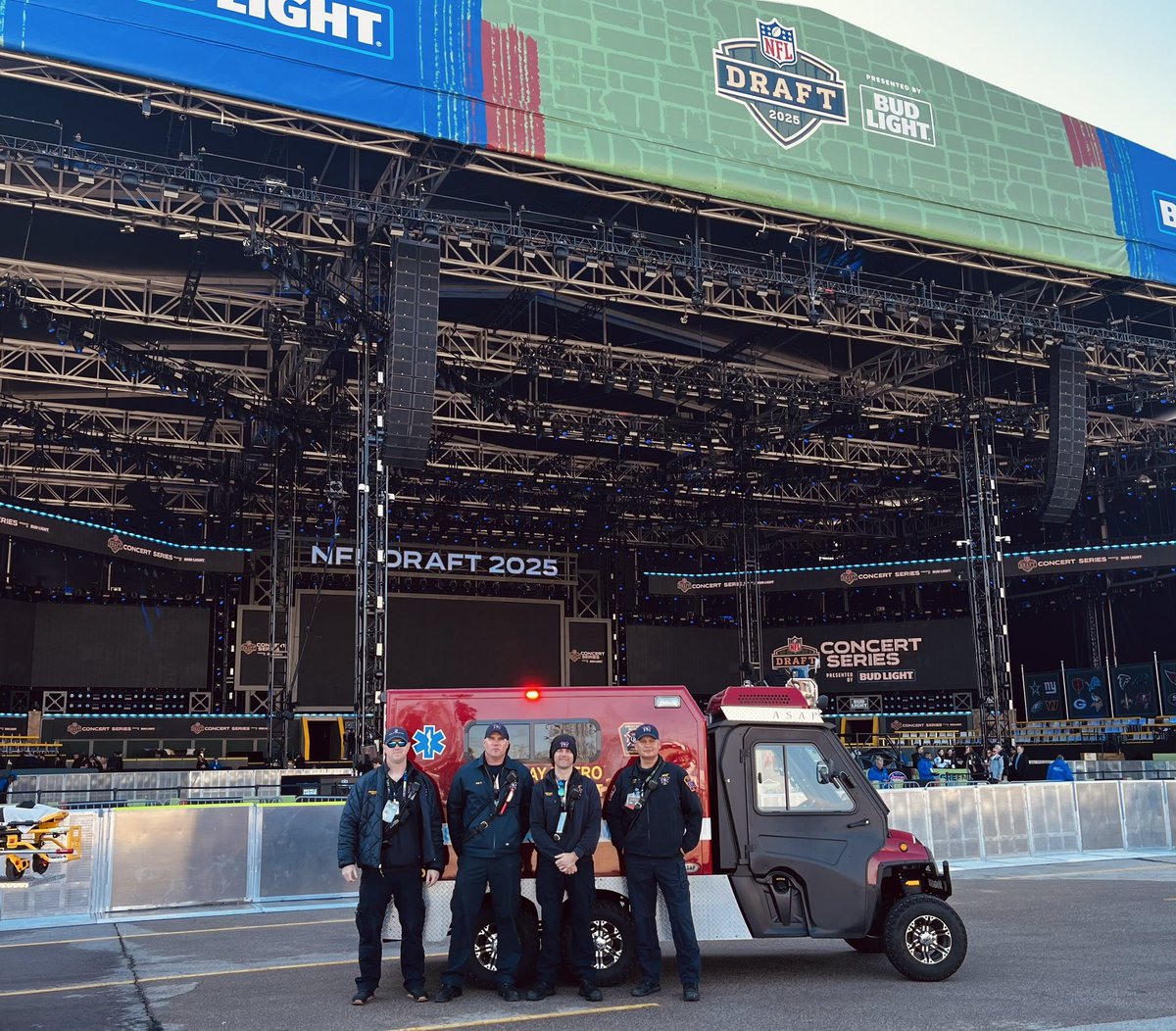 It's the third and final day of the NFL Draft! Wishing everyone a safe day at the event and in the surrounding area. 🏈

Reminder: If you haven't already, please download the NFL One-Pass app and be mindful of the drone restrictions in the area. 😎