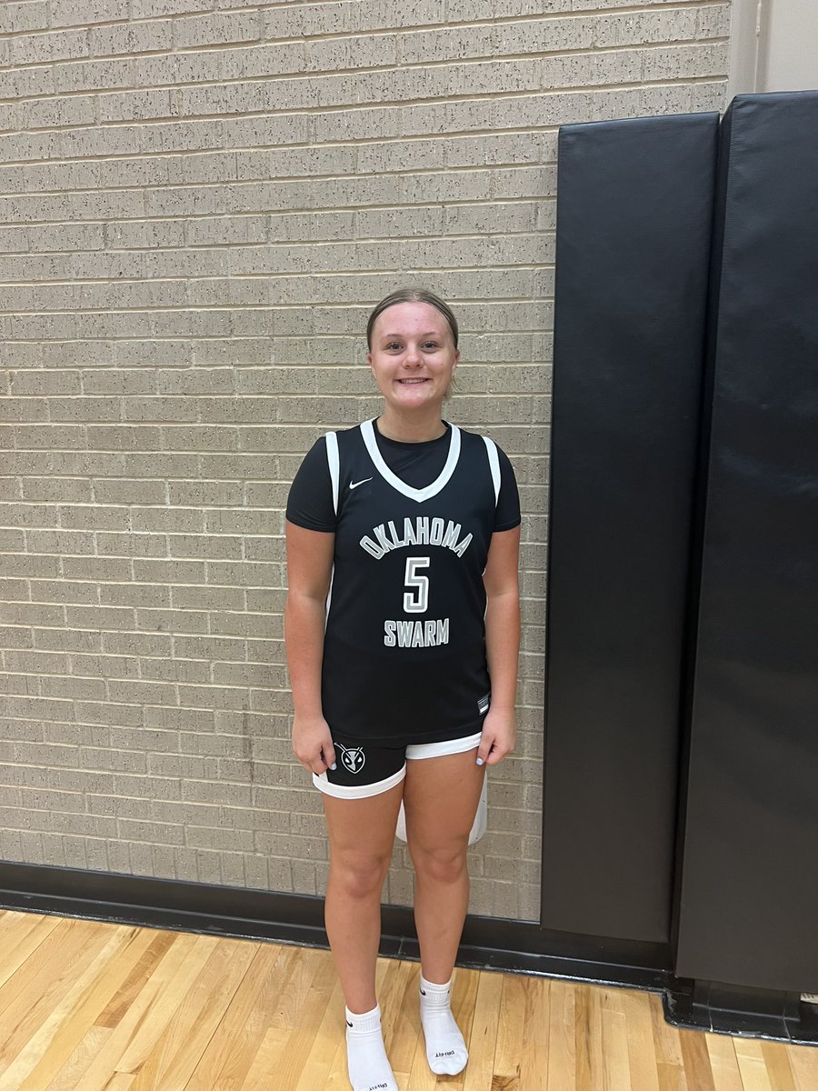 coachjvick1's tweet photo. Oklahoma Swarm 2028 Showcase start off Saturday with a W @OklahomaSwarm1 @rmorgan3442 @PGHOklahoma @PrepGirlsHoops @abovelinehoops #heartoftezasshowcase https://t.co/HQOFOuIfwH