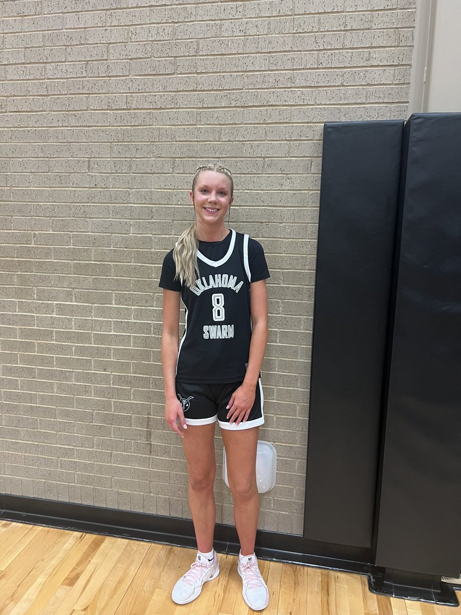 coachjvick1's tweet photo. Oklahoma Swarm 2028 Showcase start off Saturday with a W @OklahomaSwarm1 @rmorgan3442 @PGHOklahoma @PrepGirlsHoops @abovelinehoops #heartoftezasshowcase https://t.co/HQOFOuIfwH