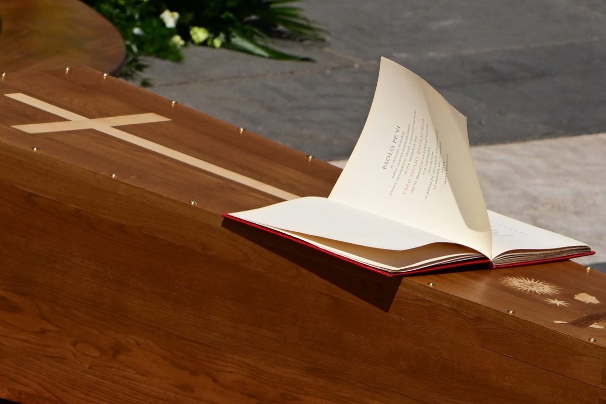 robindcole's tweet image. Stirred by the commentator’s remark about the Book of Gospels on Pope Francis' casket: " A book of the Gospels...placed open so its pages could be turned by the wind."
#ActsChapter2
#WindofPentecost
#Ezekiel-FourWinds
#SweepOverMySoul

Holy Spirit, sweep over our hearts &amp;amp; homes.