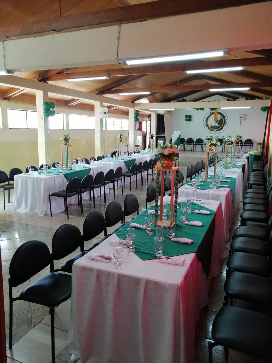 VVictoria0418's tweet photo. Decoración realizada en la Unidad Educativa Jorge Martínez Acosta en conmemoración a los 62 años de vida institucional, gracias por confiar en nuestros servicios. #variedadesvictoria https://t.co/aBf4ZHm87u