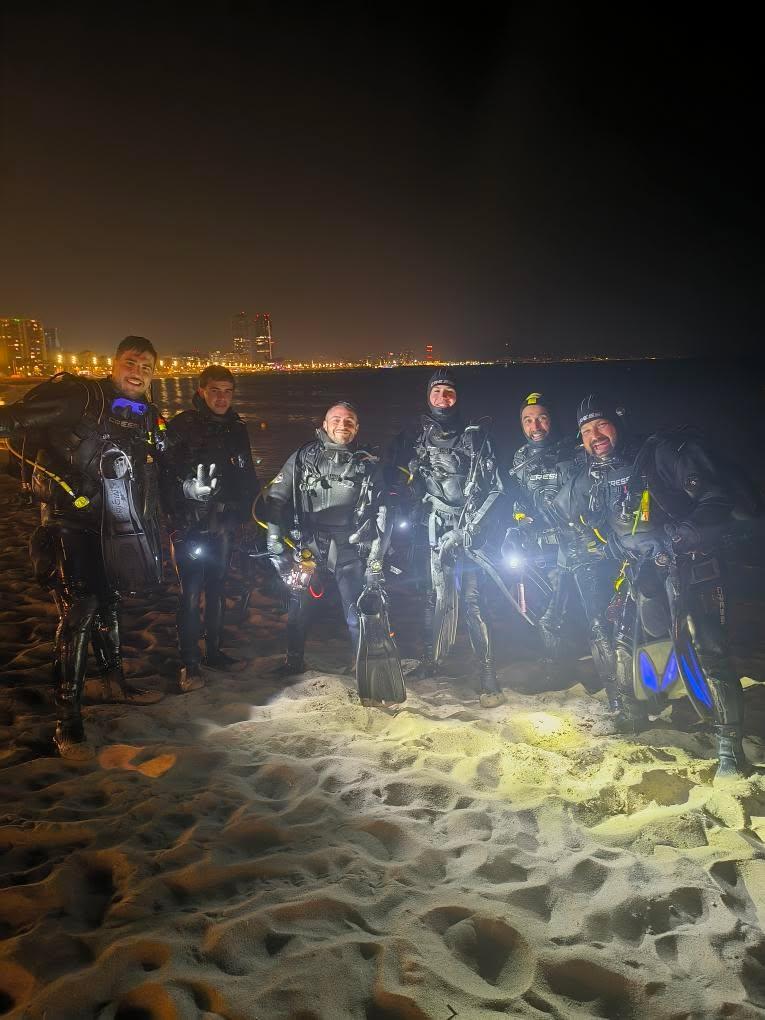 Valerià Martínez (@valmartins) on Twitter photo FRIDAY NIGHT DIVE
Sortir de marxa per la Barceloneta divendres a la nit amb els col·legues i fer uns xupitos de nitrox. Sorprenentment sols...
Amb el Dream Team de Divemasters <a href="/gerard/">Gerard Roma</a>.divee @alexsanchez_diveadventure @rmifsutcarrillo 🌟 luxury 👏🏼👏🏼🙌🏼🙌🏼👌🏼🤙🏼 FRIDAY NIGHT DIVE
Sortir de marxa per la Barceloneta divendres a la nit amb els col·legues i fer uns xupitos de nitrox. Sorprenentment sols...
Amb el Dream Team de Divemasters <a href="/gerard/">Gerard Roma</a>.divee @alexsanchez_diveadventure @rmifsutcarrillo 🌟 luxury 👏🏼👏🏼🙌🏼🙌🏼👌🏼🤙🏼