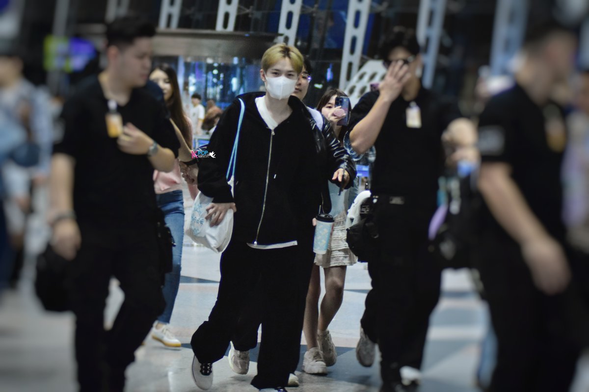 MyKpopHuntress's tweet photo. 250426 NCT DREAM CHENLE @ KLIA Malaysia 🇲🇾 (KUL>ICN) 

Chenle, safe flight! Hurry back to Malaysia with the Dreamies! 😘 we miss you already ㅠㅠ 

#CHAGEE #CHENLEinKL #NCT #NCTDREAM #CHENLE #CHENLEIsOurCHAGEEya #CHENLEinMY https://t.co/sblpkWjssm