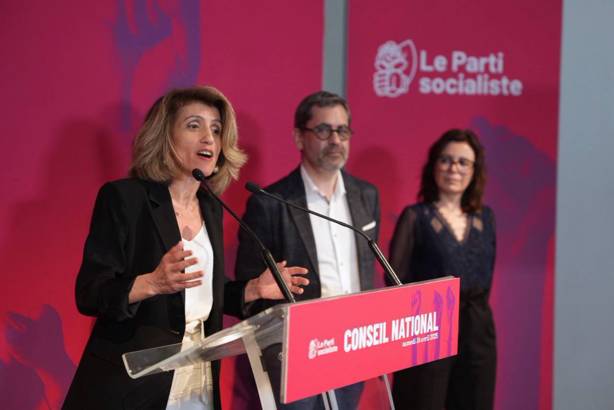 BorisVallaud's tweet photo. "Répondre à la double exigence du rassemblement et d’une politique claire et volontariste n’est pas chose facile. Mais mes camarades, il faut s’y essayer pour rendre espoir au peuple de gauche, il faut s’y essayer pour rendre espoir à la France." - Henri Emmanuelli

C'est le sens de ce que nous portons avec @Unir__ et le ToB. #CongresPS