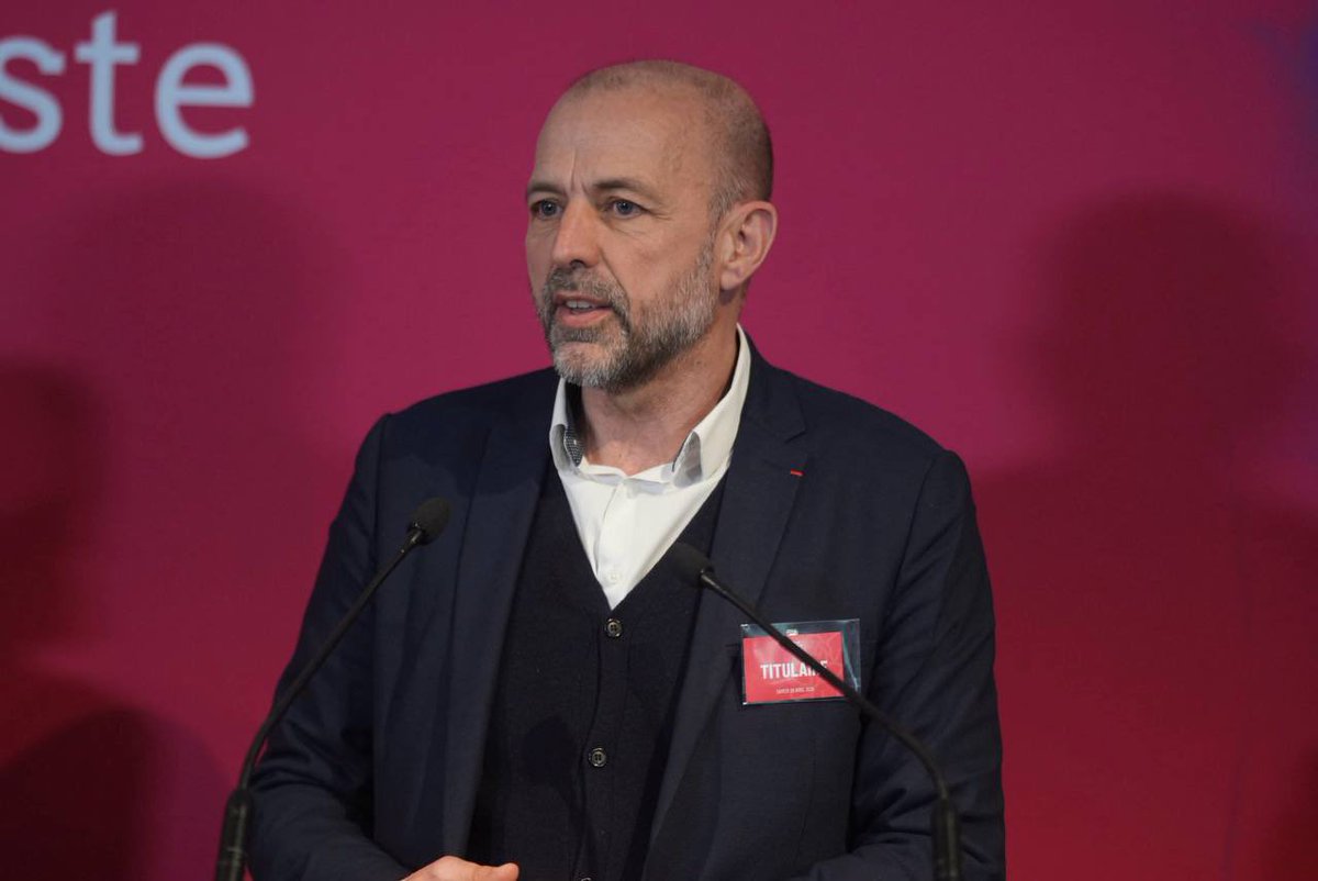 "Répondre à la double exigence du rassemblement et d’une politique claire et volontariste n’est pas chose facile. Mais mes camarades, il faut s’y essayer pour rendre espoir au peuple de gauche, il faut s’y essayer pour rendre espoir à la France." - Henri Emmanuelli

C'est le sens